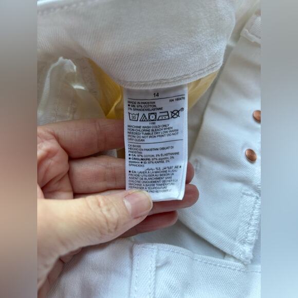 Old Navy Womens 14 White Button Fly Boyfriend Cut Off Denim Shorts 90's Festival - Picture 6 of 8